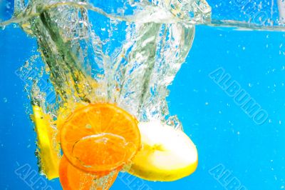 Citrus slice SPLASHING IN WATER Citrus slice SPLASHING IN WATER