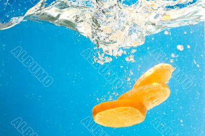 Citrus slice SPLASHING IN WATER Citrus slice SPLASHING IN WATER