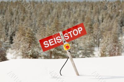 Stop - avalanche danger on the slope