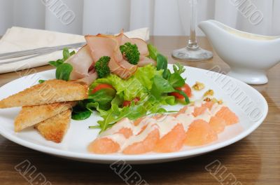 Appetizer of jamon with vegetables