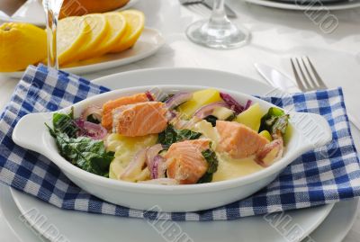 Salmon with potatoes and spinach cream sauce