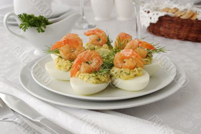 Eggs stuffed with spicy shrimp