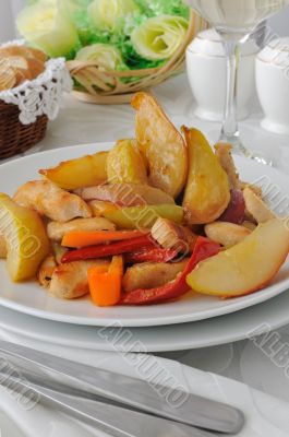 Salad of chicken and caramelized pears