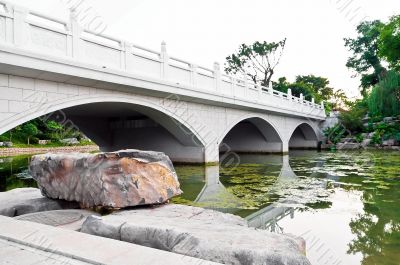 White chinese bridge