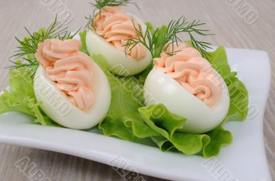 Eggs stuffed with salmon pate