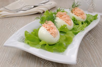 Eggs stuffed with salmon pate
