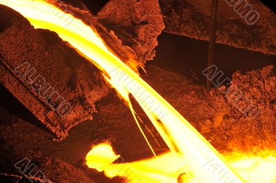 Pouring of liquid metal 