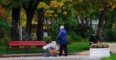 people have a rest in the Park