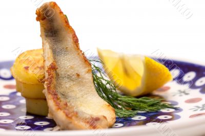 Perch fillet with fried potatoes