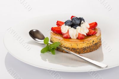Cheese-cake, strawberries and blueberries Cheese-cake, strawberries and blueberries