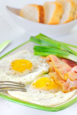 breakfast with bacon and fried eggs 