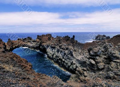 Arco de la Tosca, Hierro