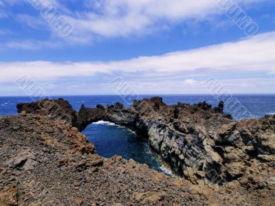 Arco de la Tosca, Hierro