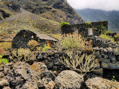 Poblado de la Guinea, Hierro