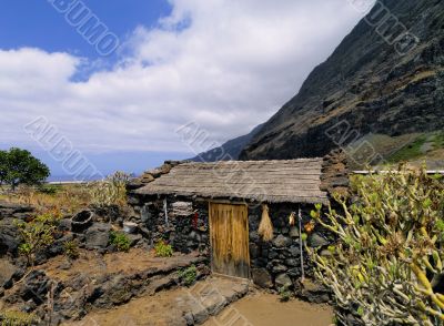 Poblado de la Guinea, Hierro