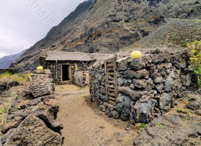 Poblado de la Guinea, Hierro