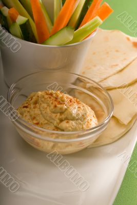 hummus dip with pita bread and vegetable