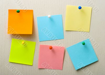  Post it notes and pins