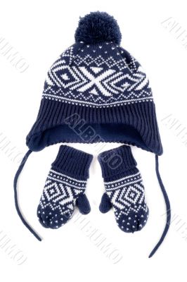 set of hat and mittens