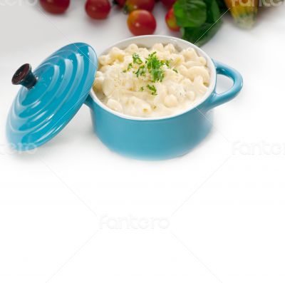 mac and cheese on a blue little clay pot