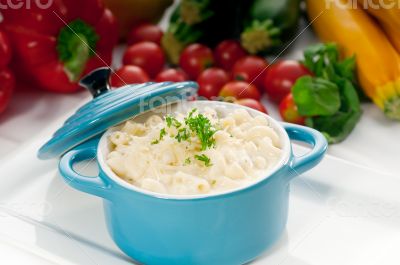 mac and cheese on a blue little clay pot mac and cheese on a blue little clay pot