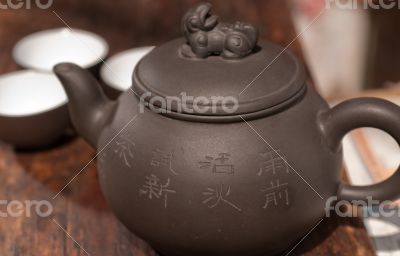 chinese green tea pot and cups