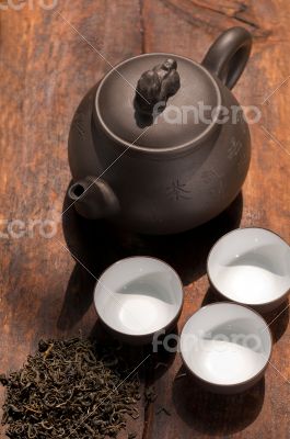 chinese green tea pot and cups