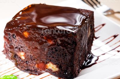 chocolate and walnuts cake