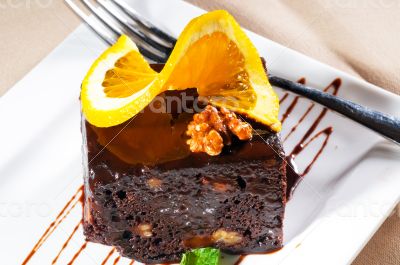 chocolate and walnuts cake