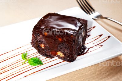 chocolate and walnuts cake