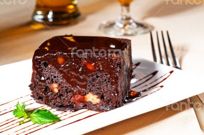 chocolate and walnuts cake