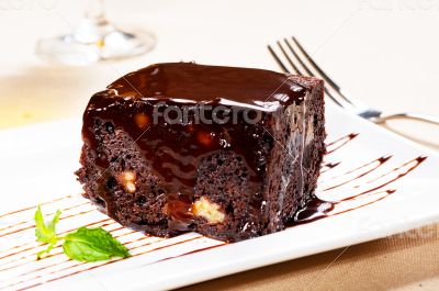 chocolate and walnuts cake