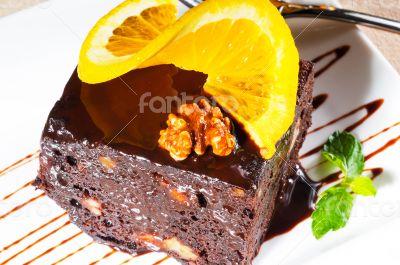 chocolate and walnuts cake