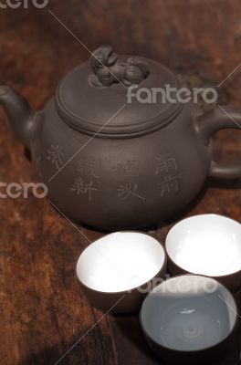 chinese green tea pot and cups