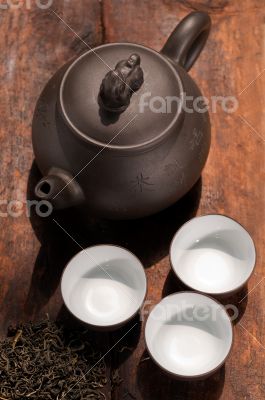 chinese green tea pot and cups
