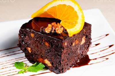 chocolate and walnuts cake