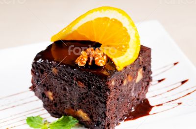 chocolate and walnuts cake