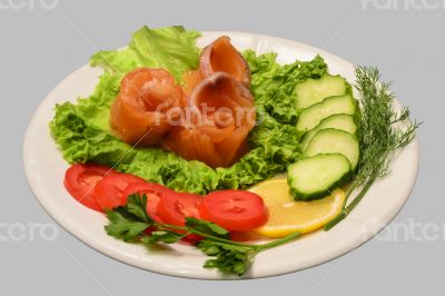 Rolls of red fish fillet with vegetables