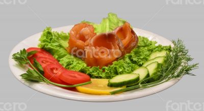 Rolls of red fish fillet with vegetables