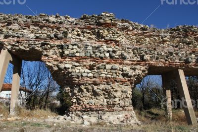 The ancient wall that archaeologists have found.Ancient walls in