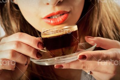 girl drinking coffee