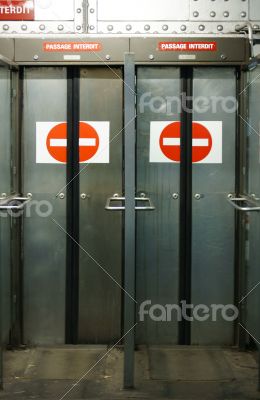 Paris subway passage