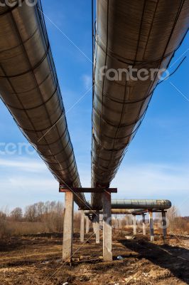 Elevated section of heating pipelines