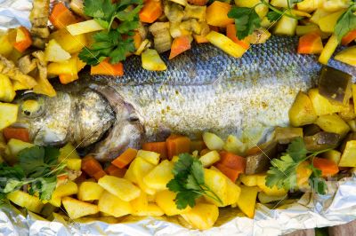 Baked sea bass with vegetables and curcuma