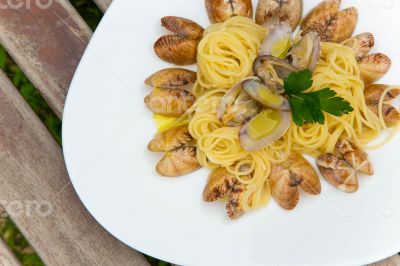 Spaghetti with razorshells and olive oil