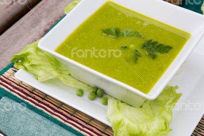 Green peas cream soup