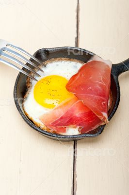 egg sunny side up with italian speck ham