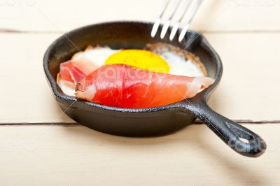 egg sunny side up with italian speck ham