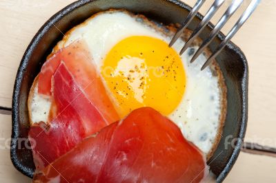 egg sunny side up with italian speck ham