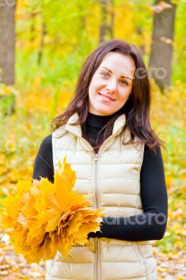 Brunette with bouquet from sheets